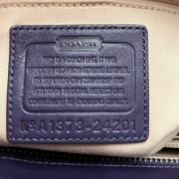 Coach- Candace Carryall #24201 SV/Purple-NWT (Store display). - Picture 8 of 13